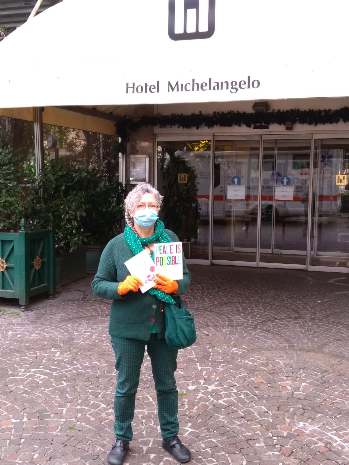 Donazione alla persone in quarantena al’Hotel Michelangelo a Milano